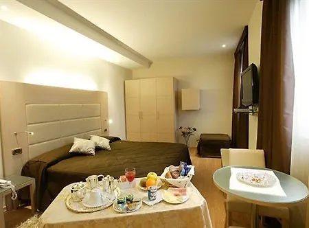 Alexander Hotel