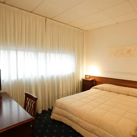 Alexander 4*