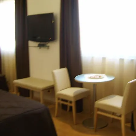 Alexander Hotel