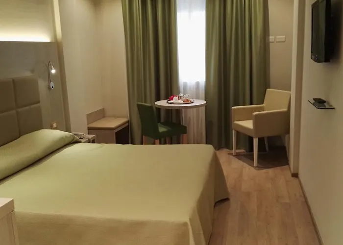 מלון Alexander 4*