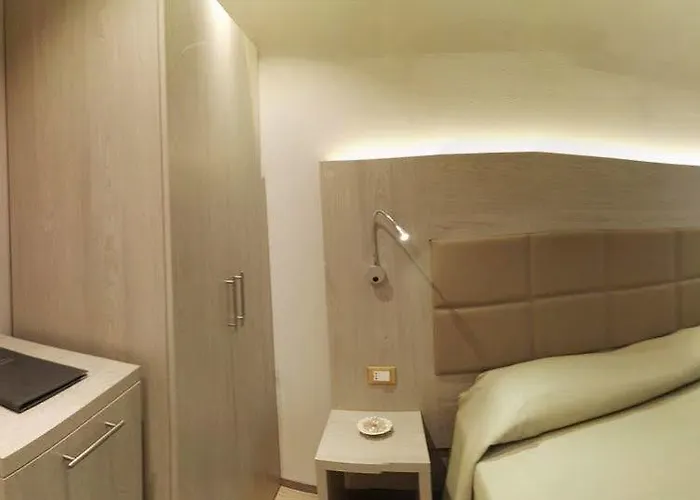 亚历山大酒店 4*