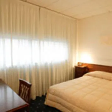 מלון Alexander 4*