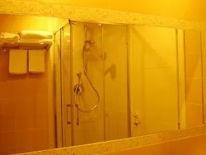 亚历山大酒店 切塞纳